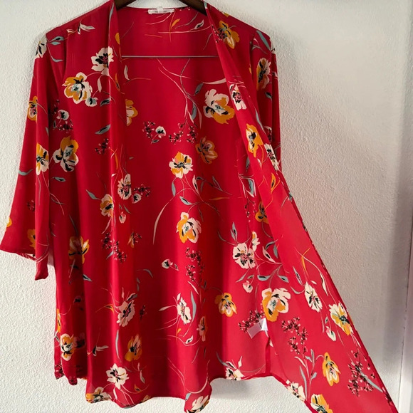 Maurice’s Kimono Flutter Open Front Floral Red Vibrant Womens Medium Breezy - Picture 2 of 11